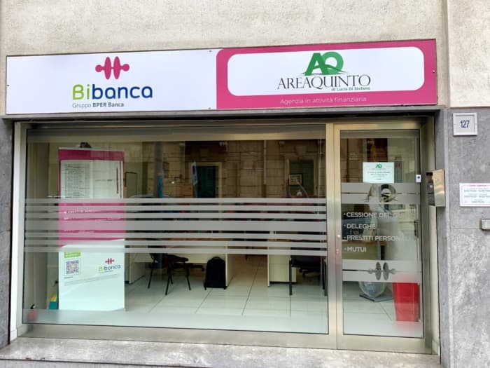 L'ingresso dell'agenzia